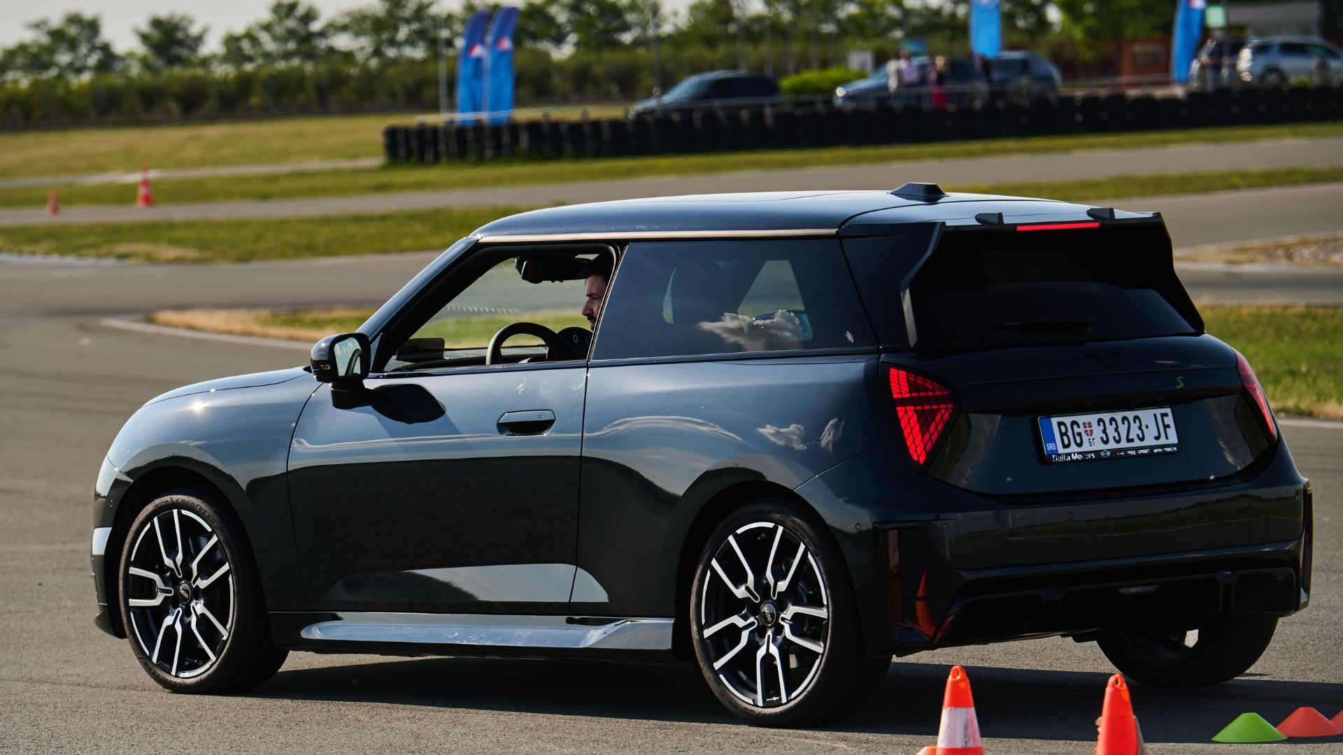 Potpuno električni MINI Cooper JCW na VIP BMW Biznis Ligi